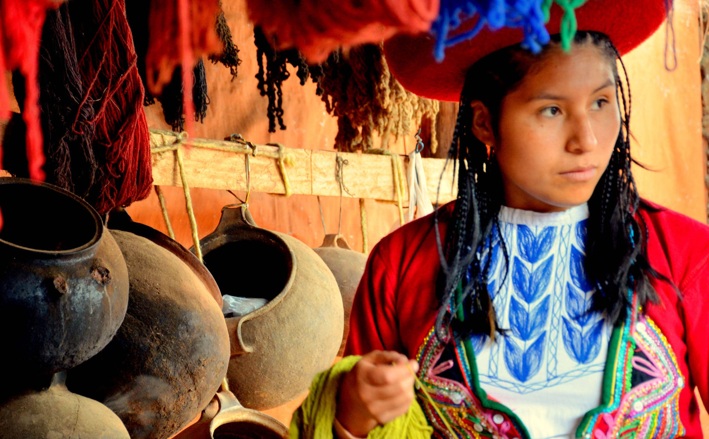 Peruvian weaver by Ed Figueiredo