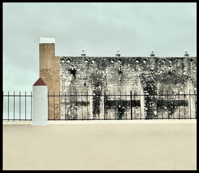 Rob Whitcomb (Ithaca, NY) - Muro Amarillo y Edificio