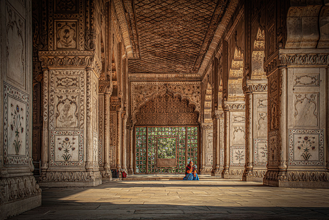 Waiting at the Red Fort, Delhi, India by Richard Murrin