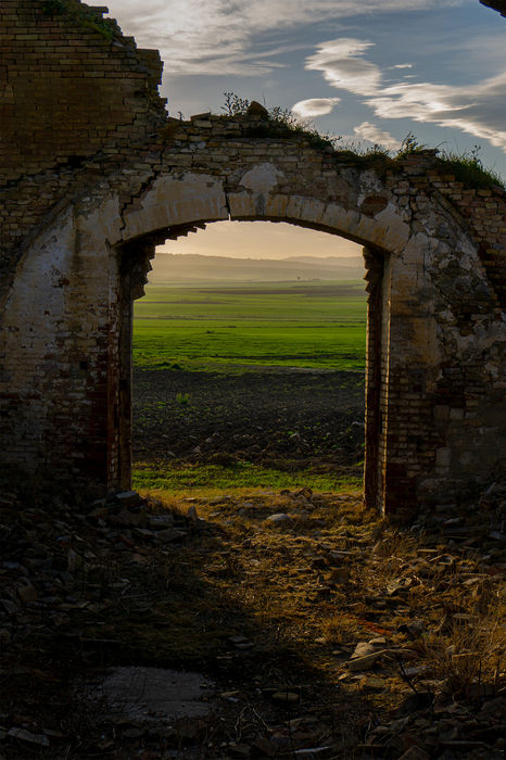 Raffaele Petrucci (Italy) - ABANDONED DOOR TO THE LANDSCAPE