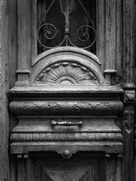 Temo Kvirkvelia (Georgia) - Door (Neighborhood series)